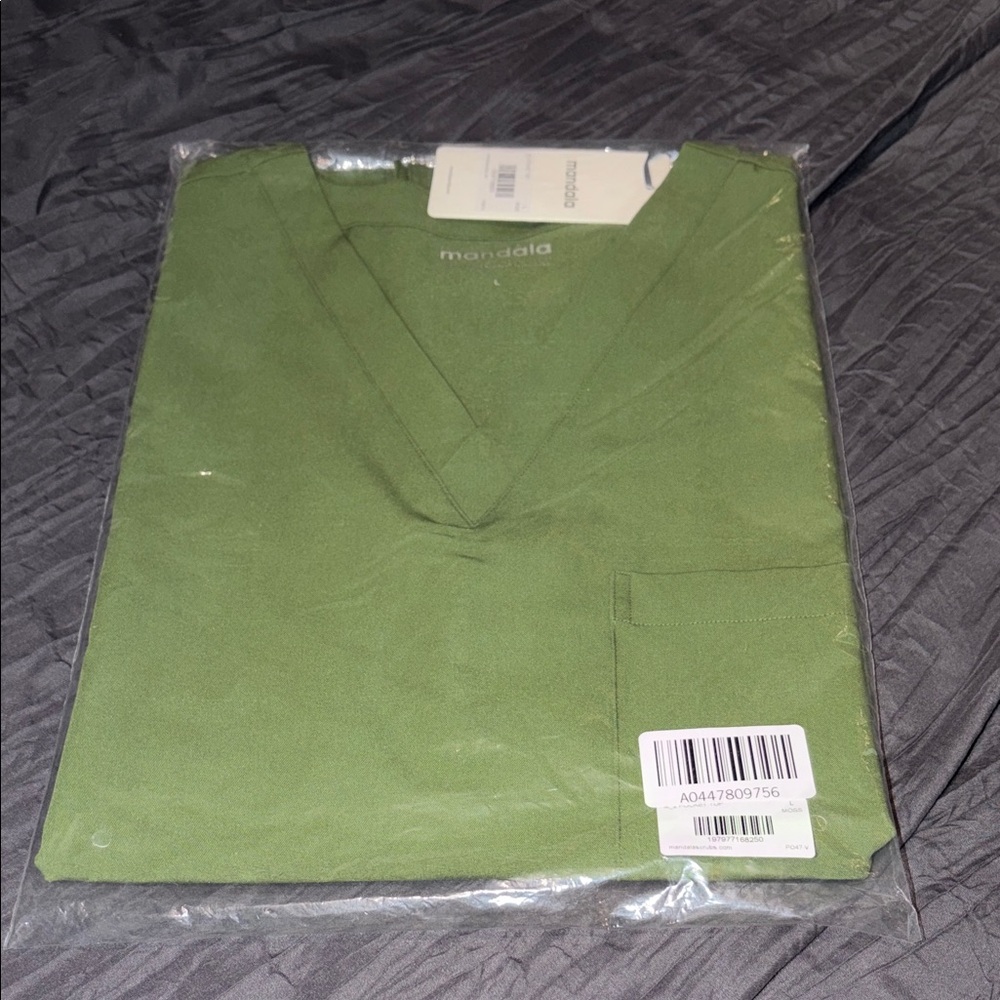 Mandala Men’s V-Neck Scrub Top in Olive Green